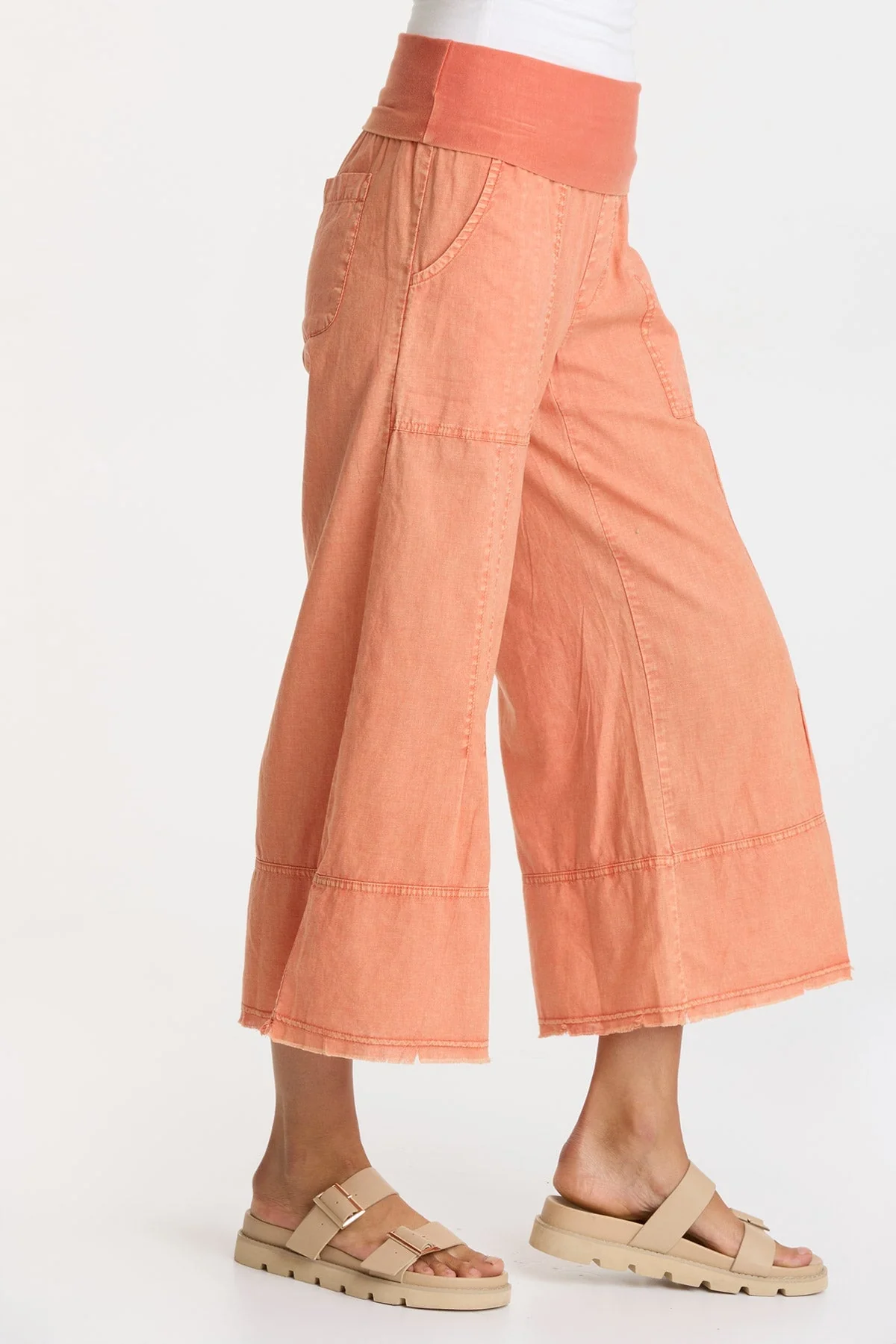 Garni Crop - Puhuasuan