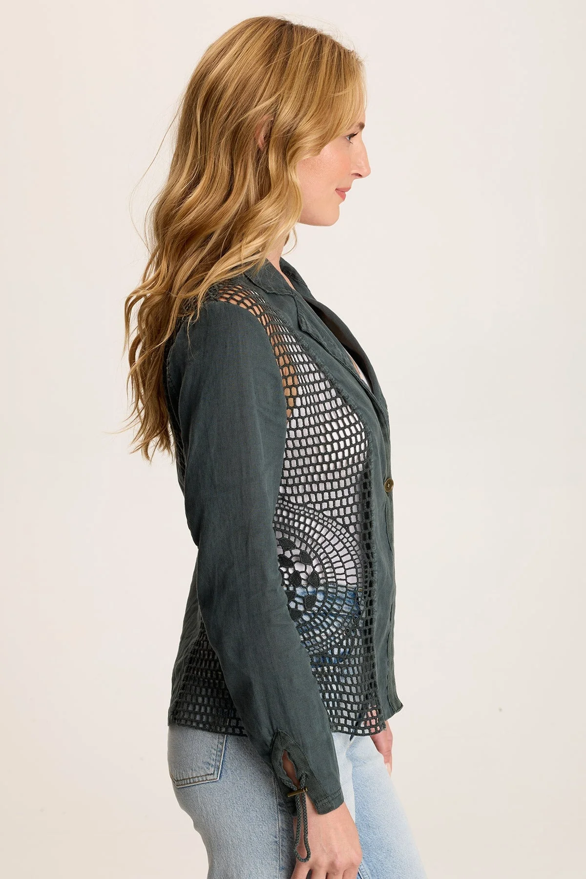 Contessa Linen Blazer with Crochet Insets - Puhuasuan