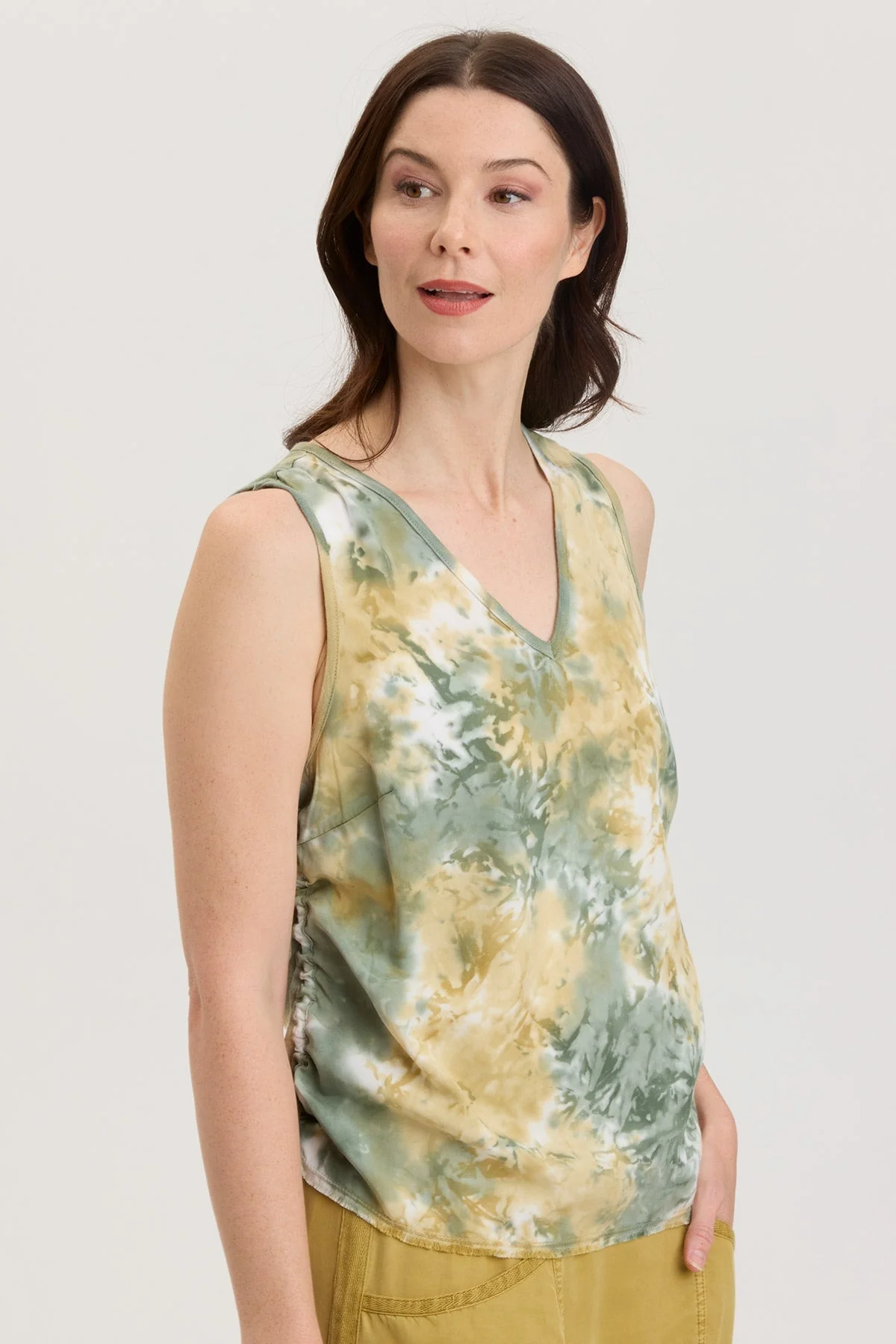 Ileana Tank - Puhuasuan