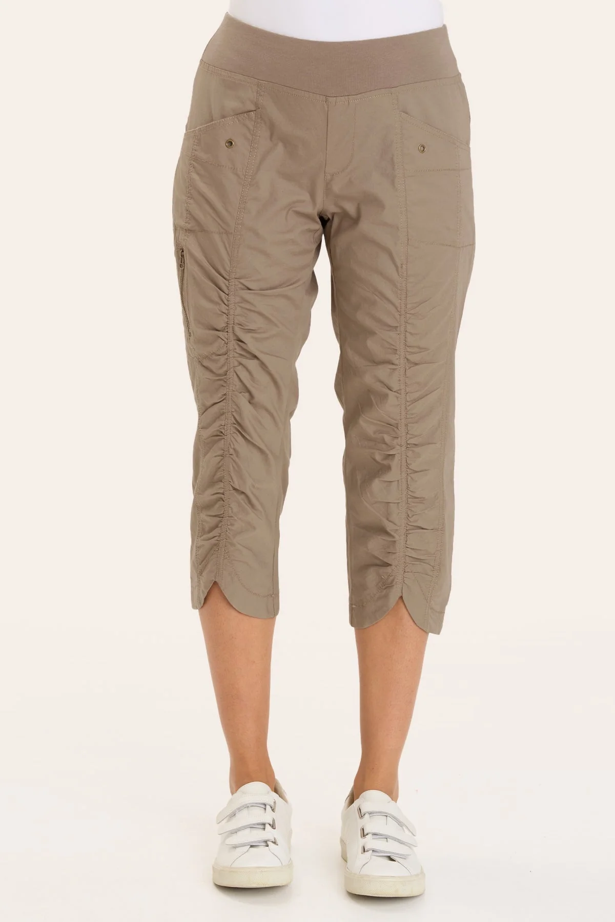 Iris Crop - Puhuasuan