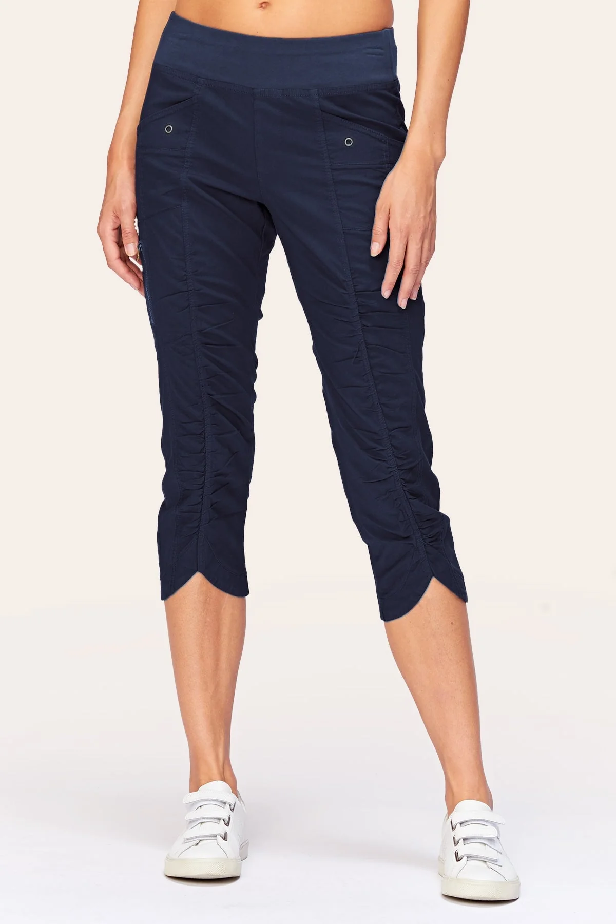 Iris Crop - Puhuasuan