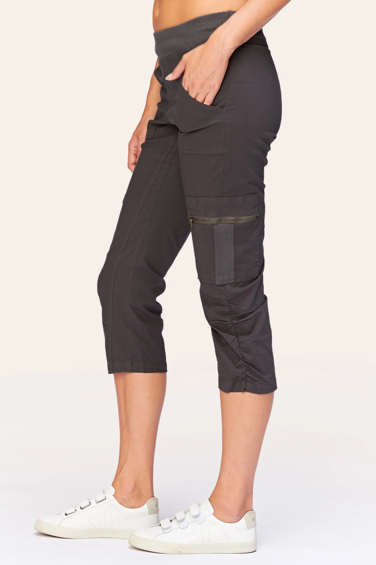 Nadia Crop - Puhuasuan