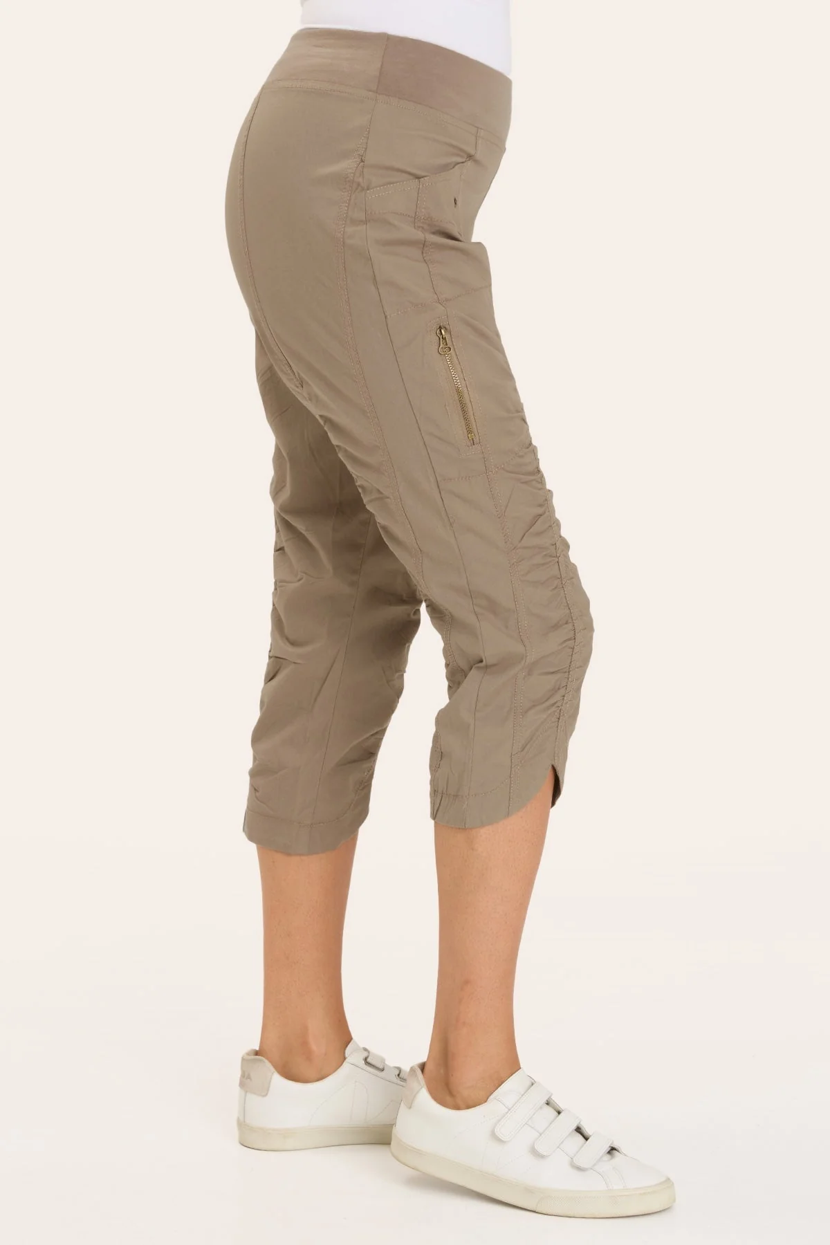 Iris Crop - Puhuasuan