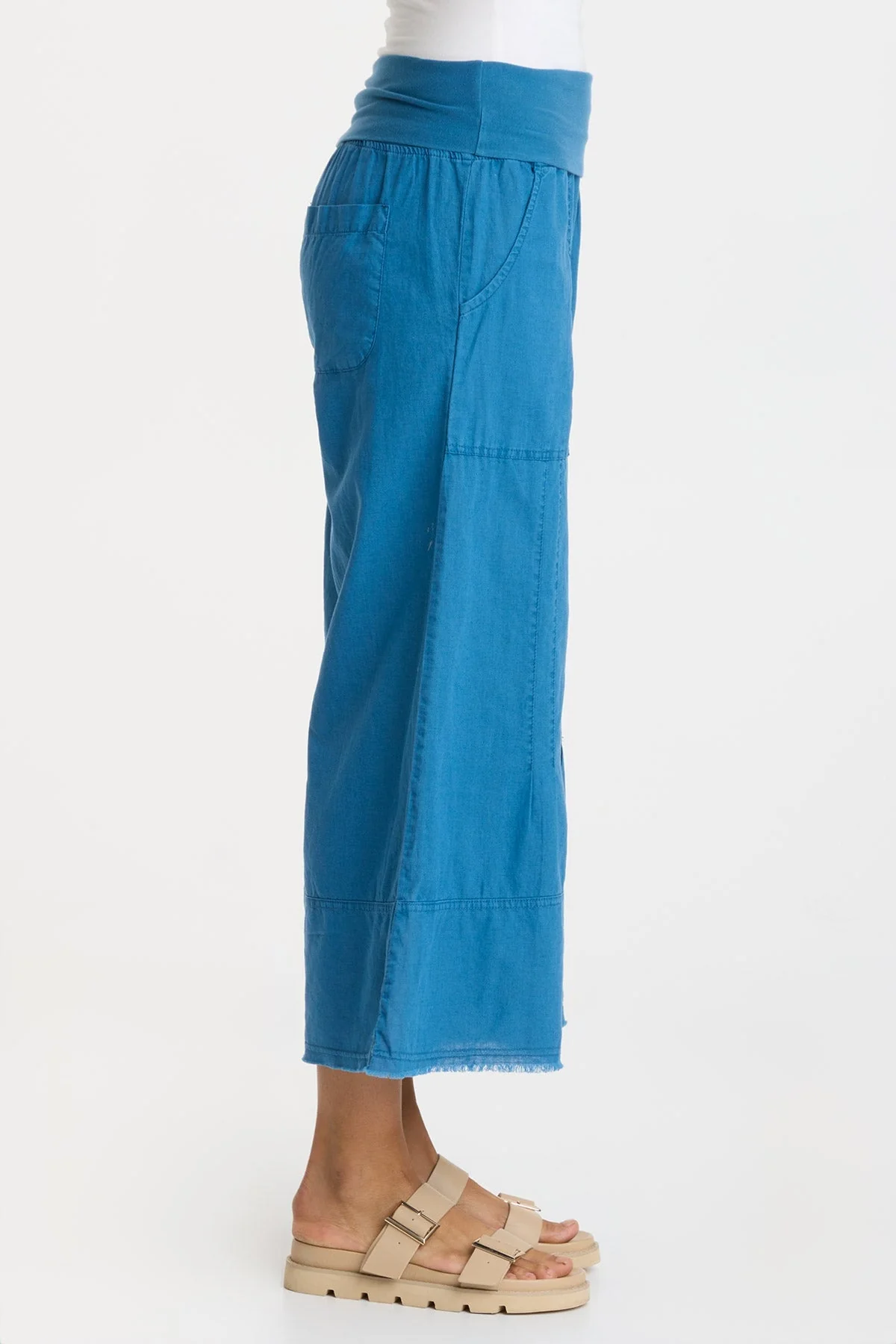 Garni Crop - Puhuasuan