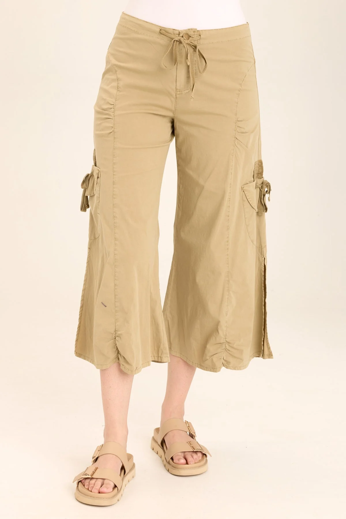 Split Wide-Leg Cargo Gaucho Crop - Puhuasuan