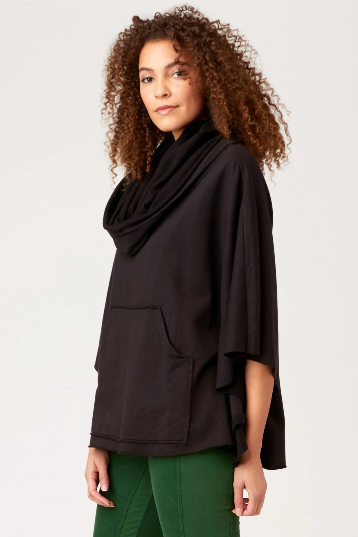 Paige Poncho - Puhuasuan