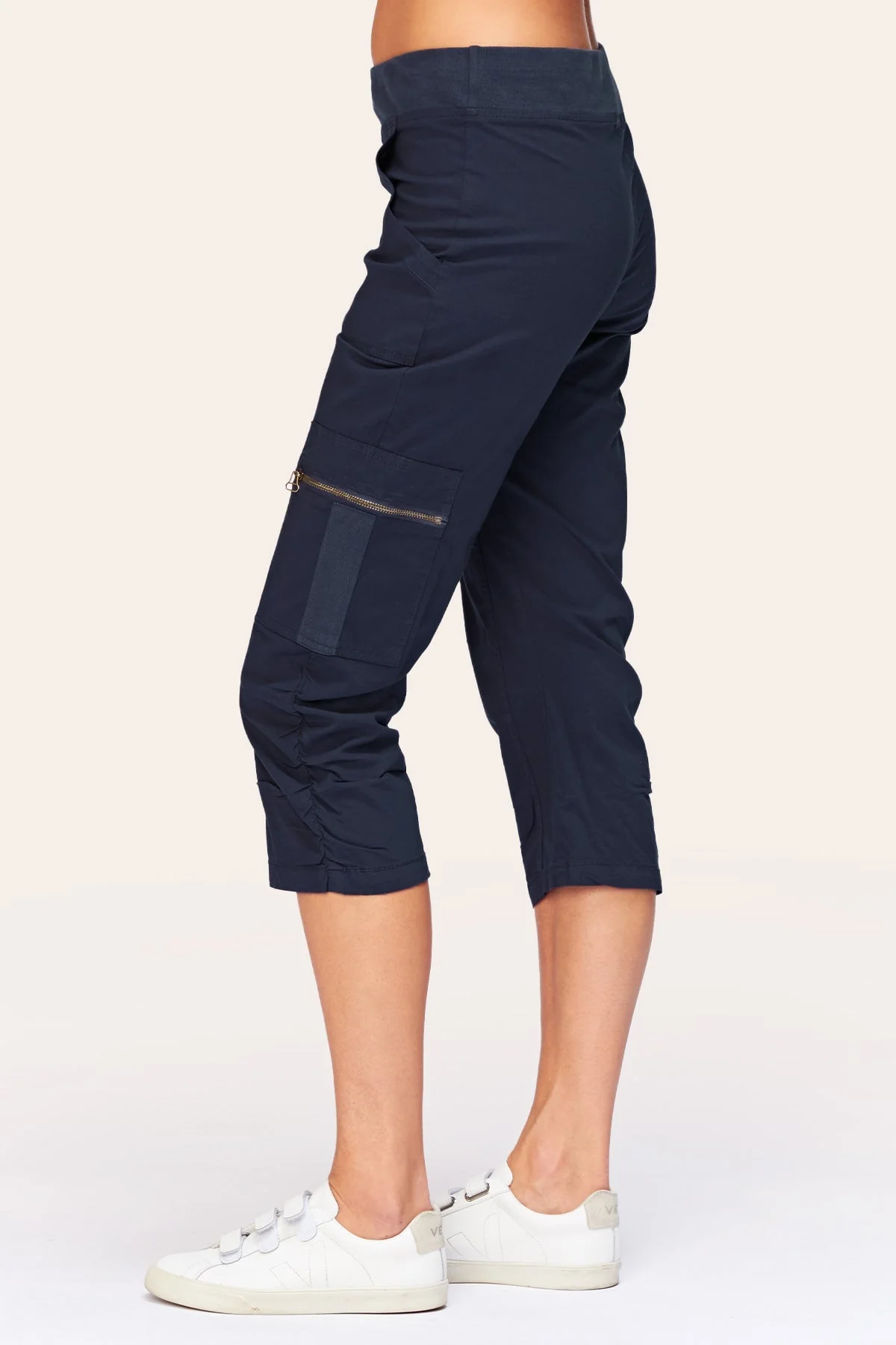 Nadia Crop - Puhuasuan