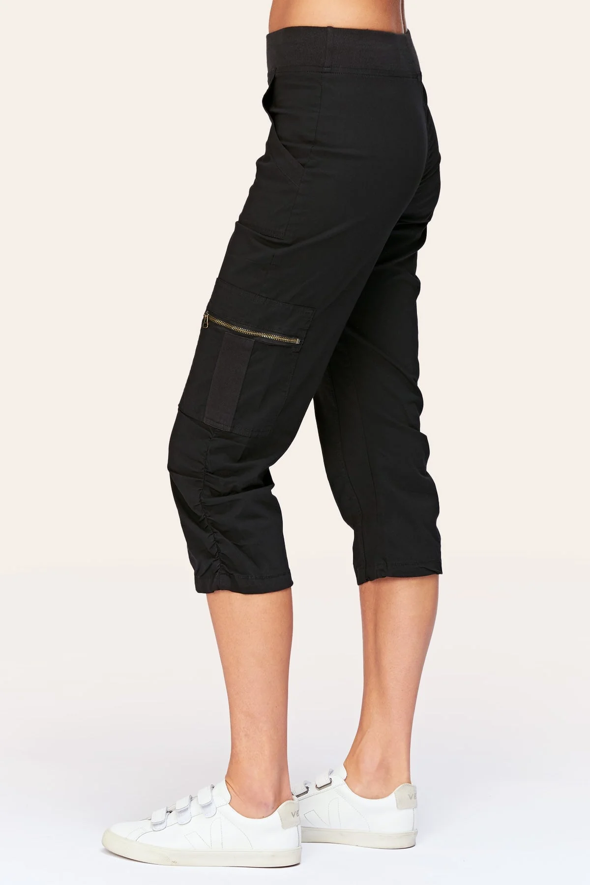 Nadia Crop - Puhuasuan