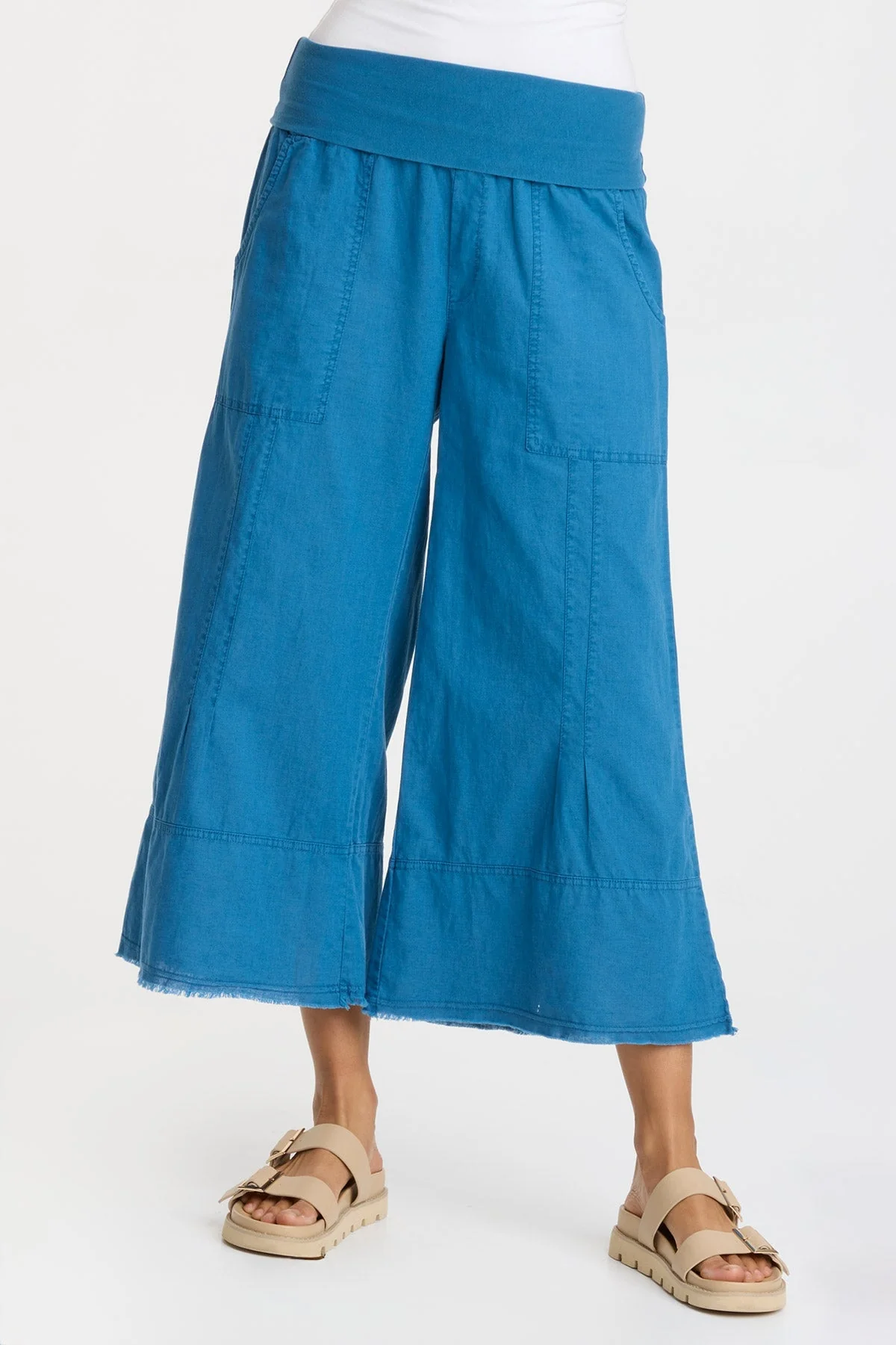 Garni Crop - Puhuasuan