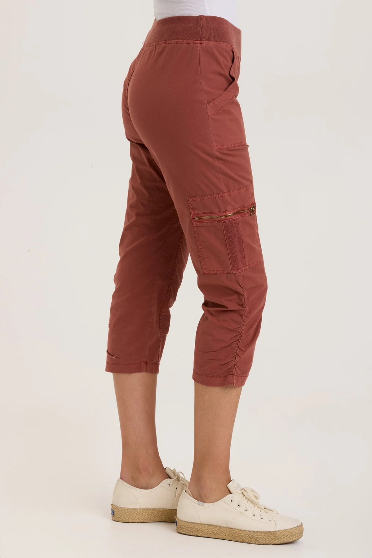 Nadia Crop - Puhuasuan