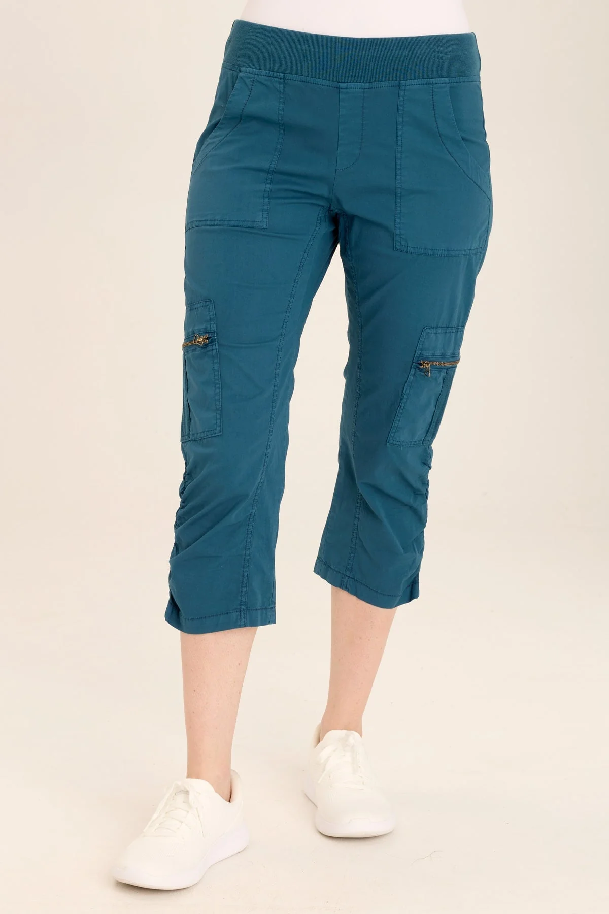 Nadia Crop - Puhuasuan