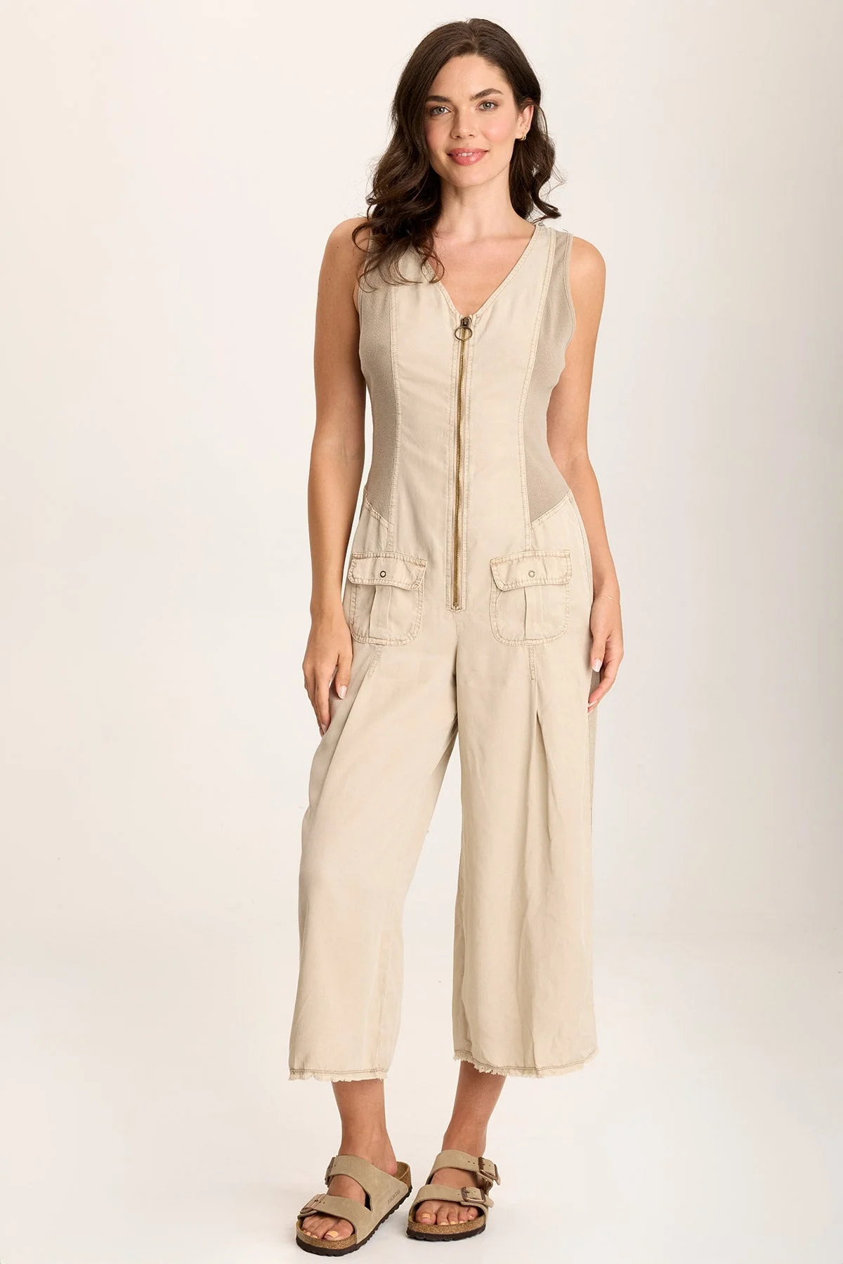 Linette Jumpsuit with V-Neck and Adjustable Straps - Puhuasuan