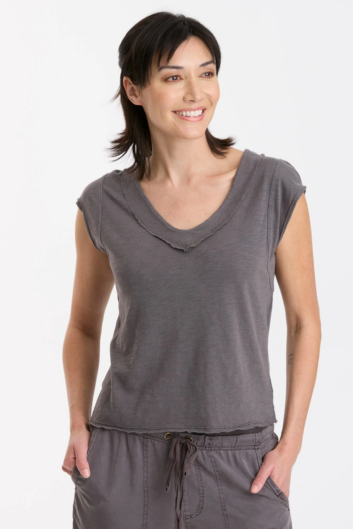 Neela V-Neck - Puhuasuan