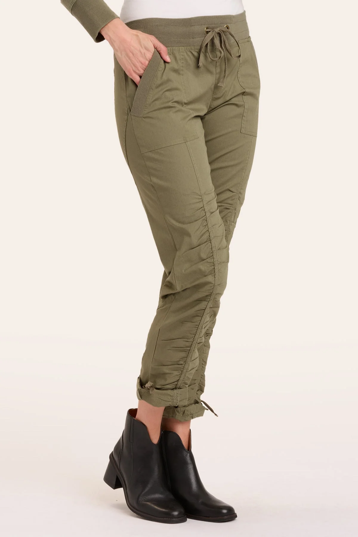 Jules Pant - Puhuasuan