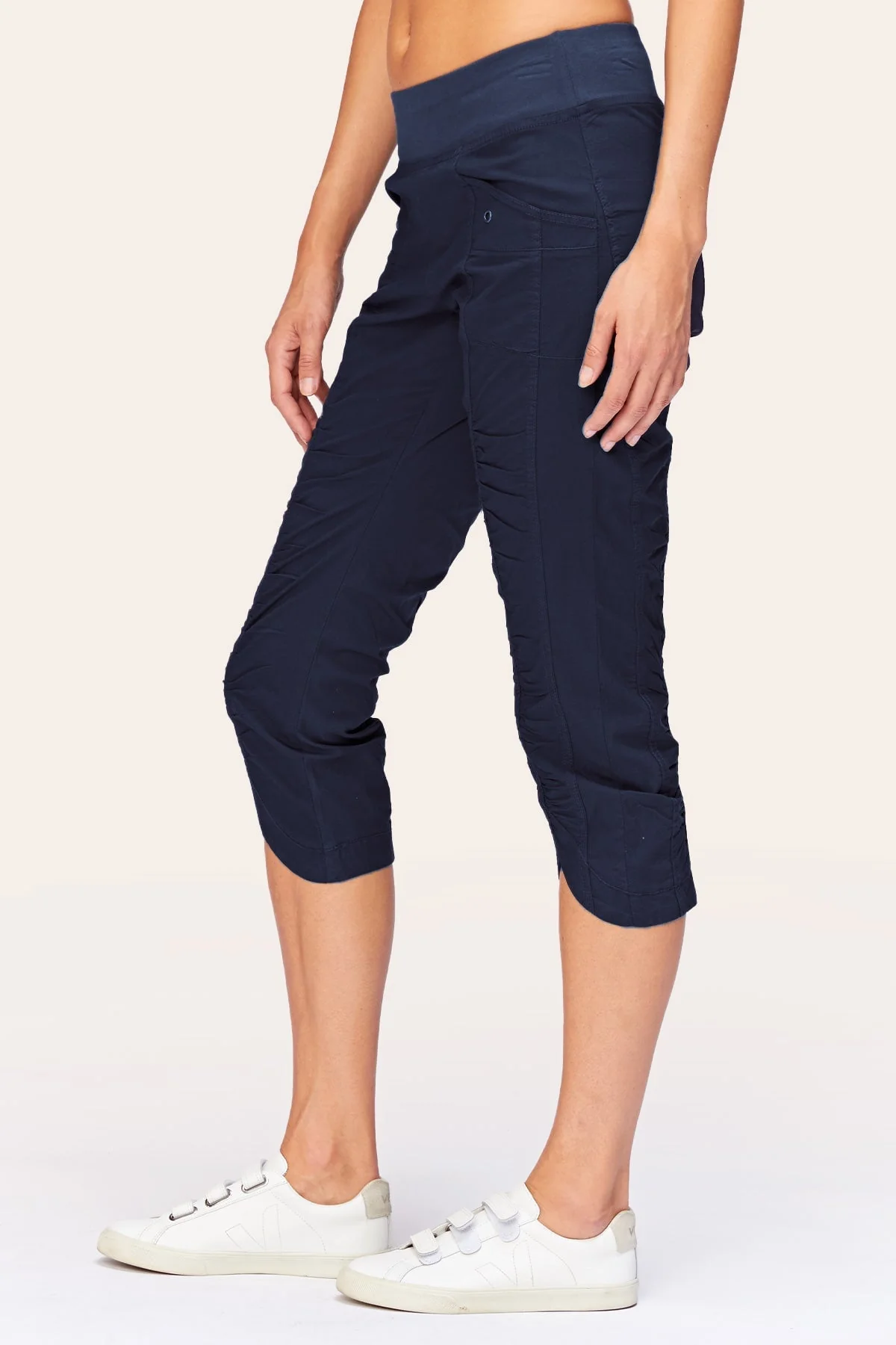 Iris Crop - Puhuasuan