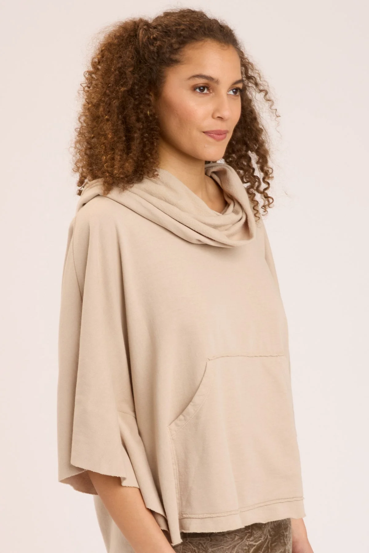 Paige Poncho - Puhuasuan