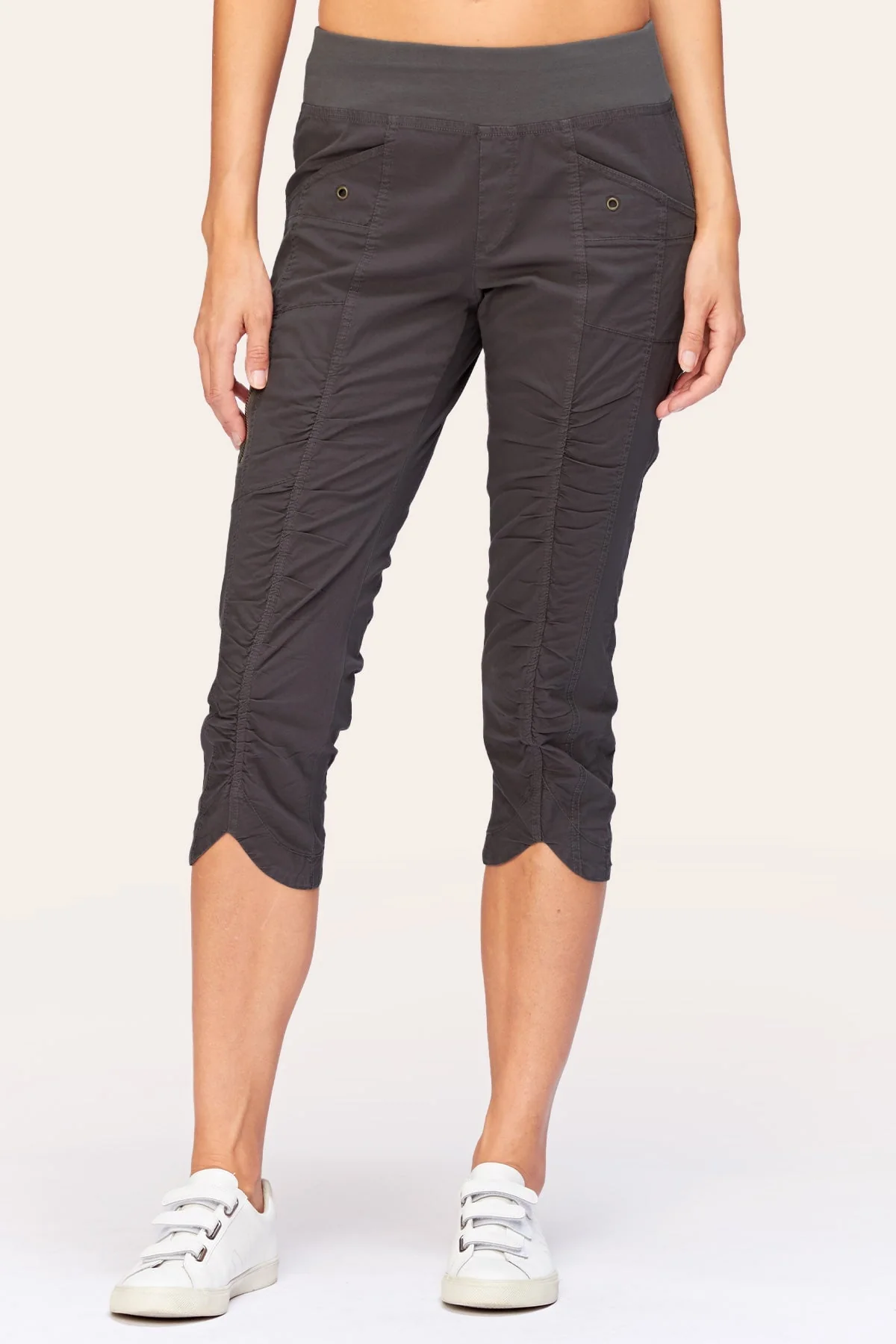 Iris Crop - Puhuasuan