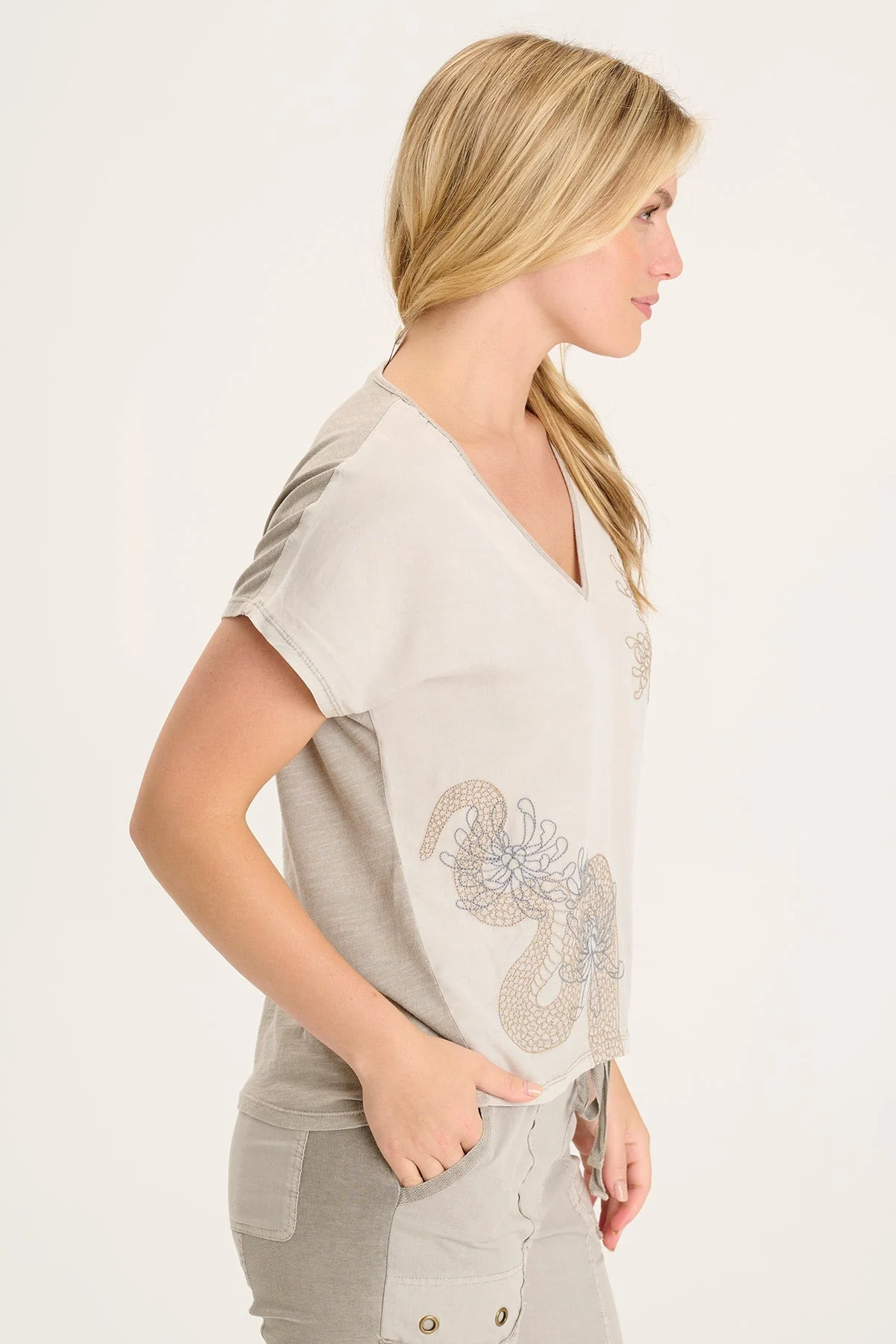 Jolina Twill V-Neck Embroidered Tee - Puhuasuan