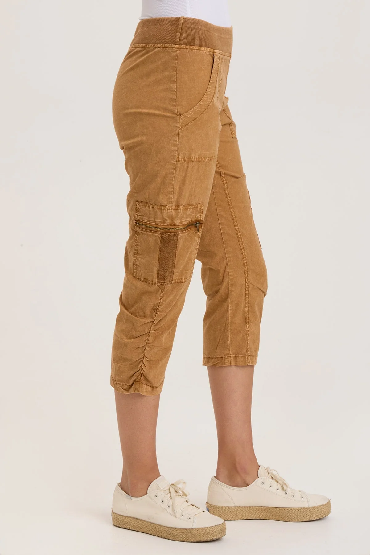 Nadia Crop - Puhuasuan