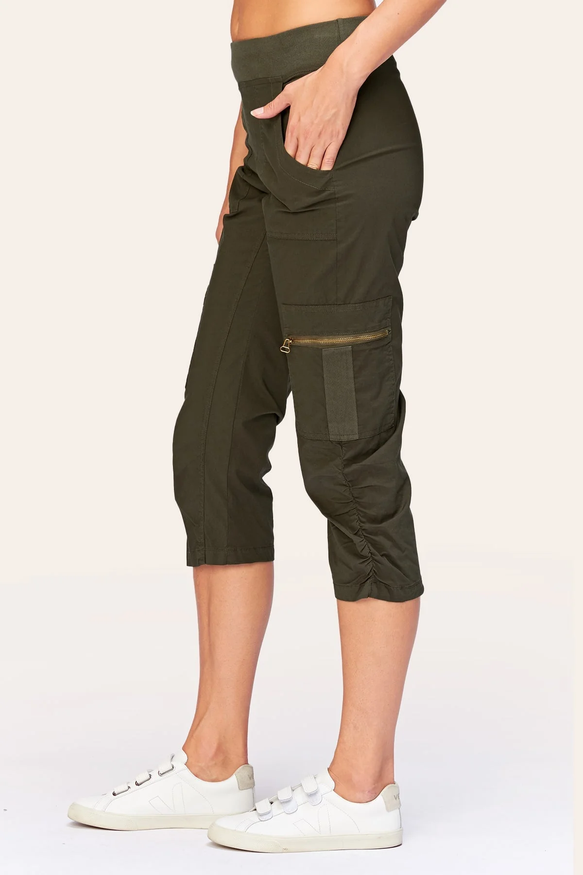 Nadia Crop - Puhuasuan