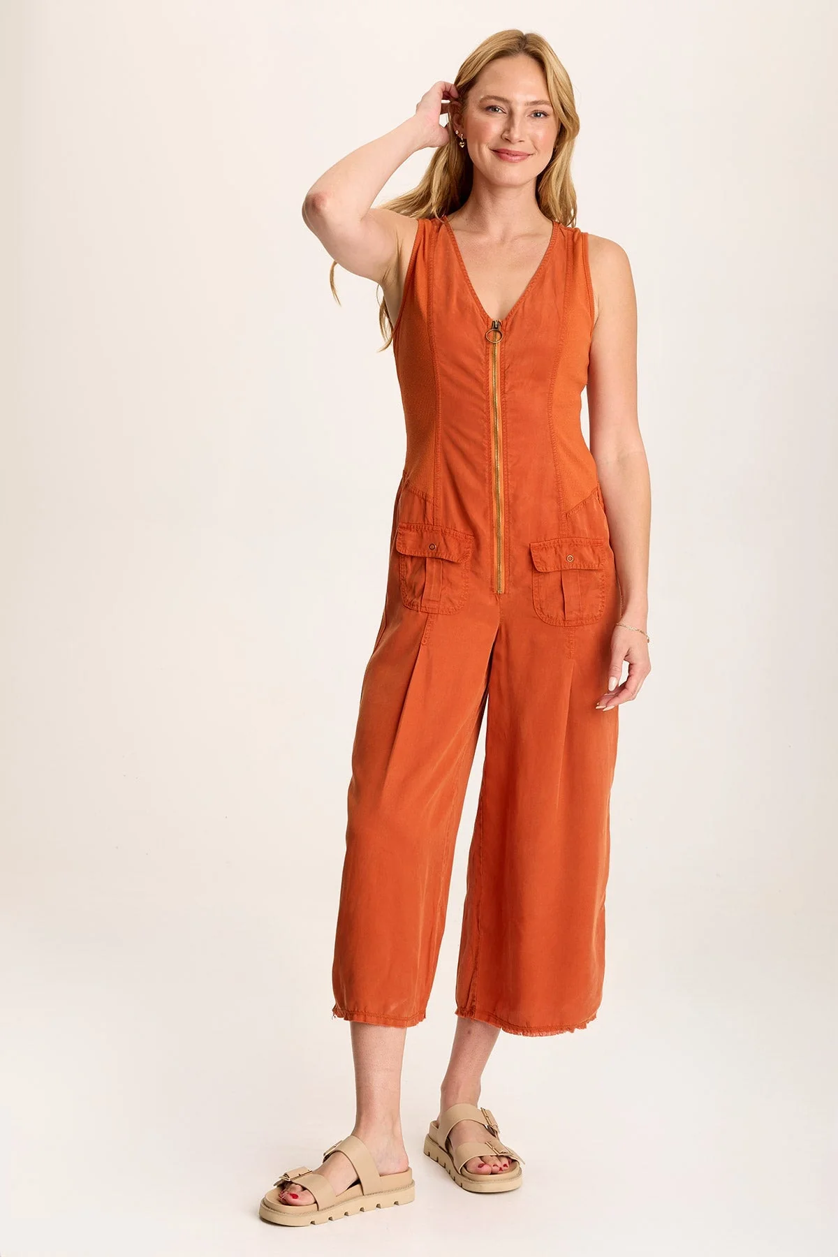 Linette Jumpsuit with V-Neck and Adjustable Straps - Puhuasuan