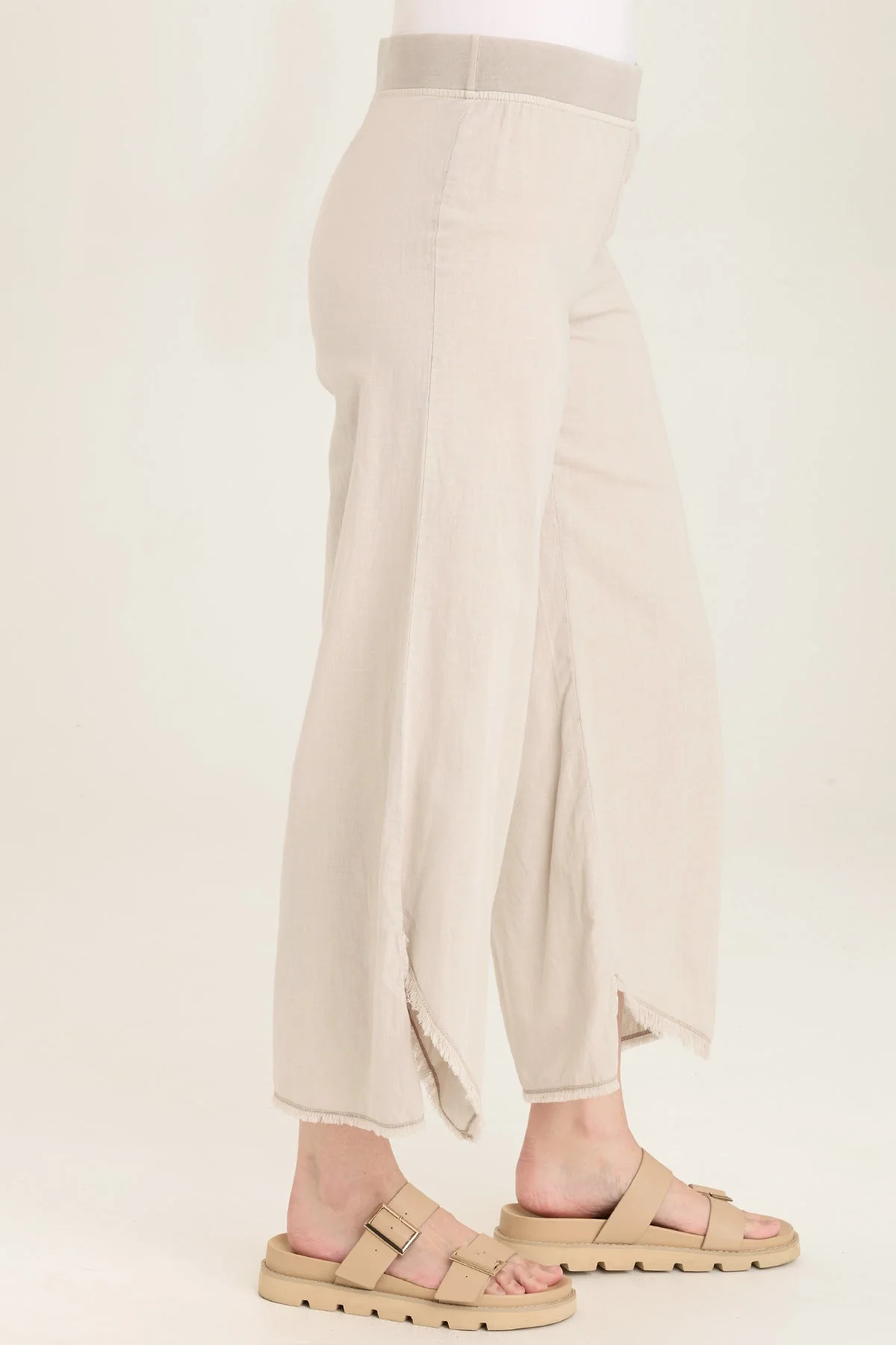 Astri Pant - Puhuasuan