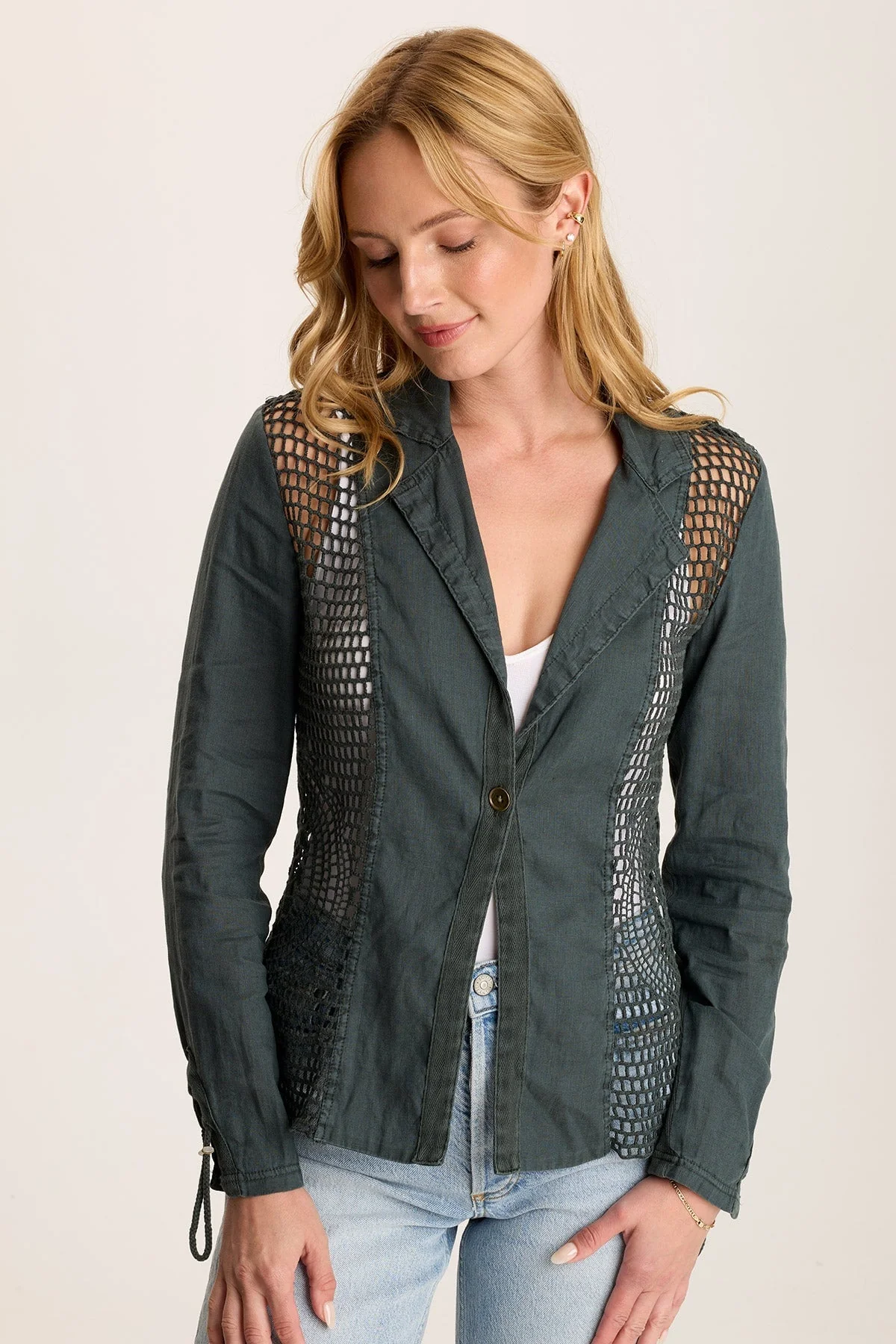 Contessa Linen Blazer with Crochet Insets - Puhuasuan
