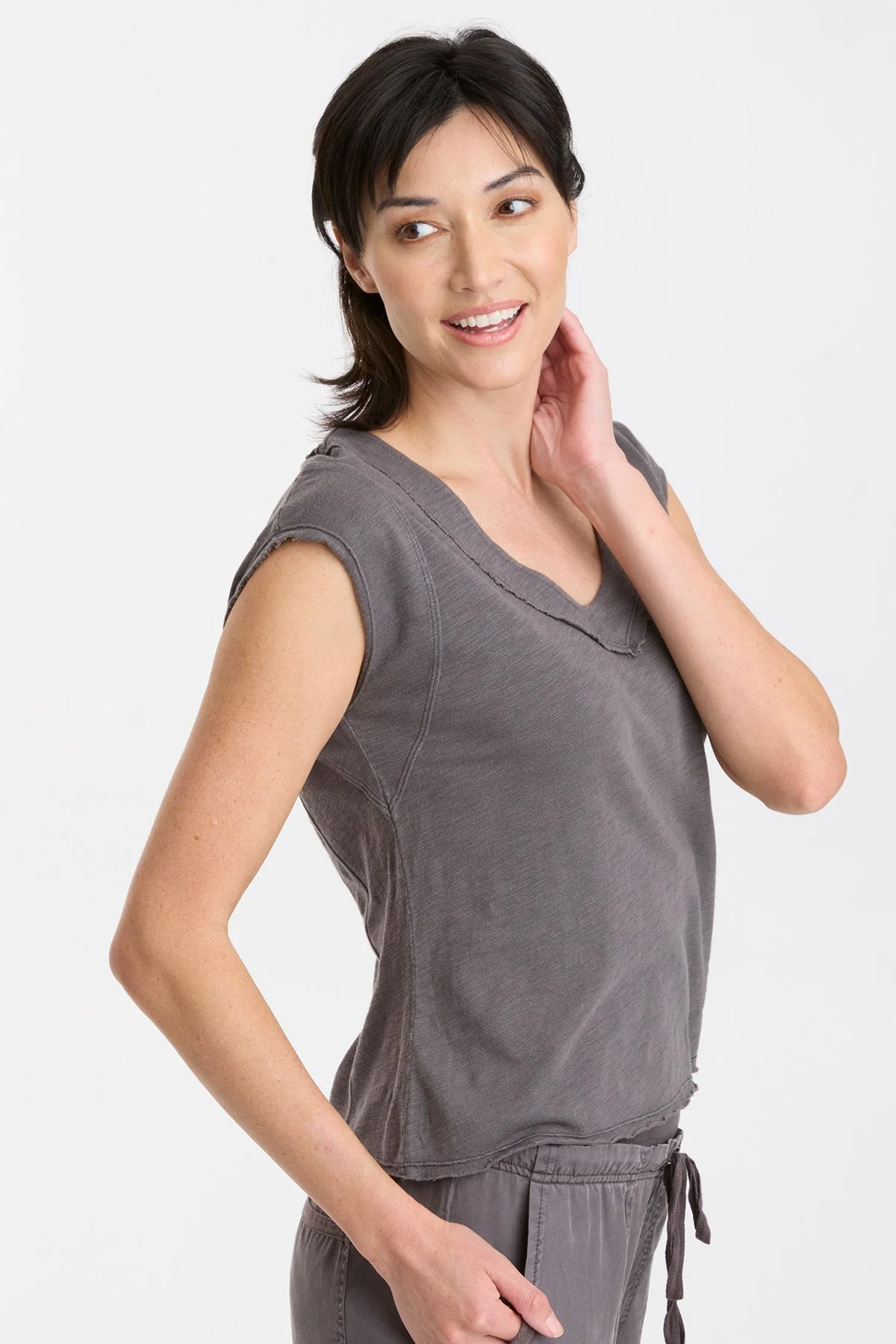 Neela V-Neck - Puhuasuan