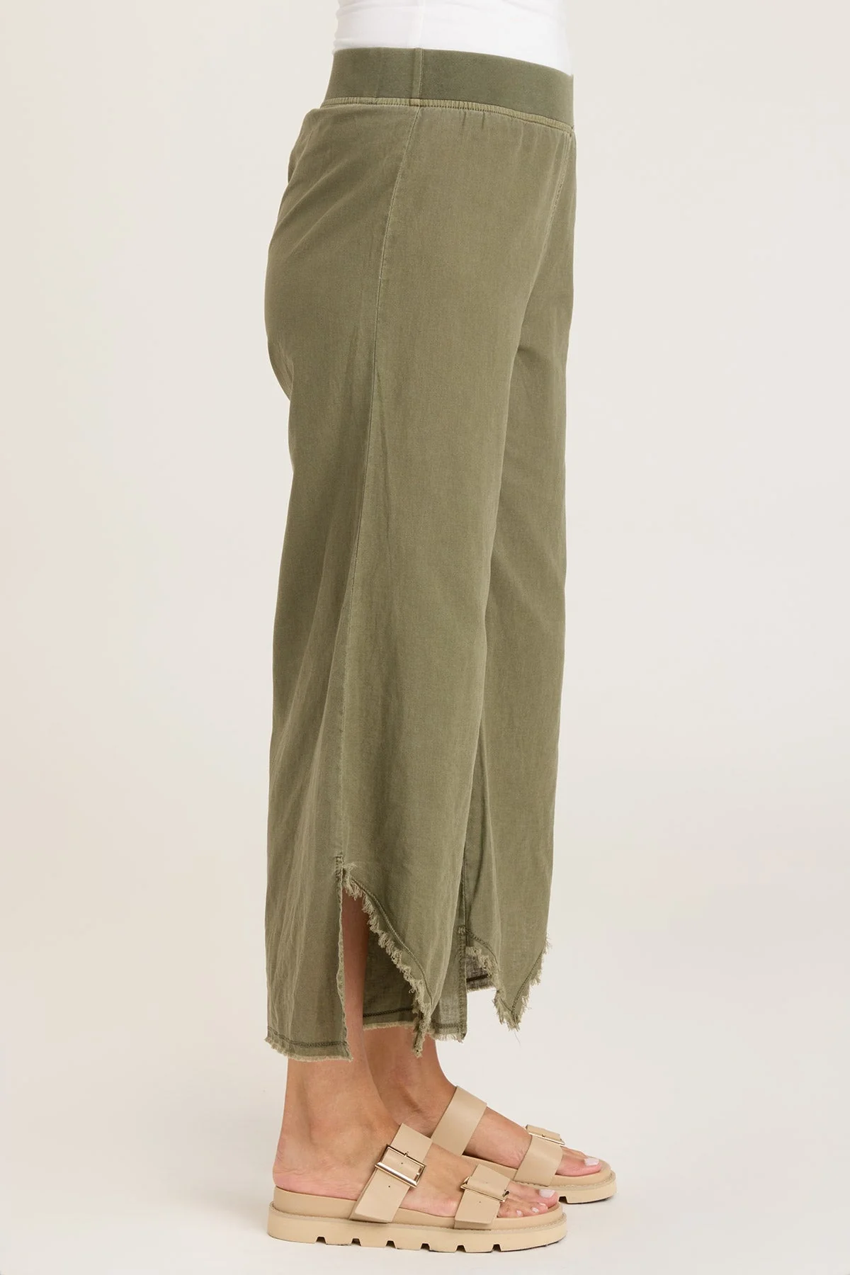 Astri Pant - Puhuasuan