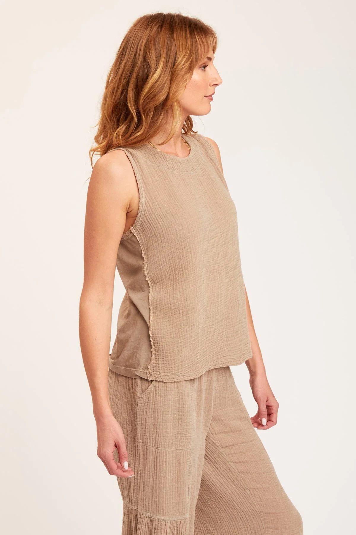 Grady Tank - Puhuasuan