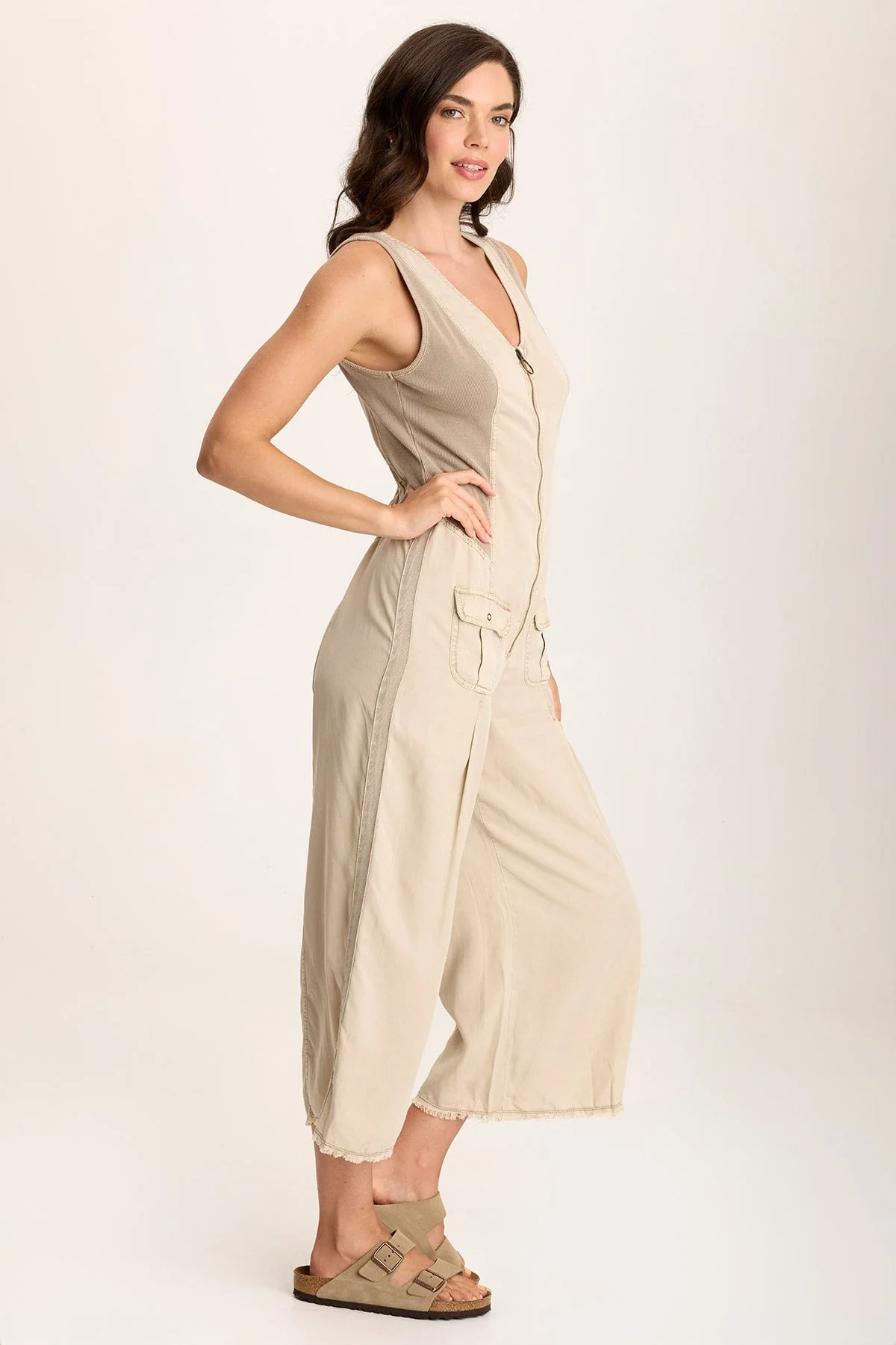 Linette Jumpsuit with V-Neck and Adjustable Straps - Puhuasuan