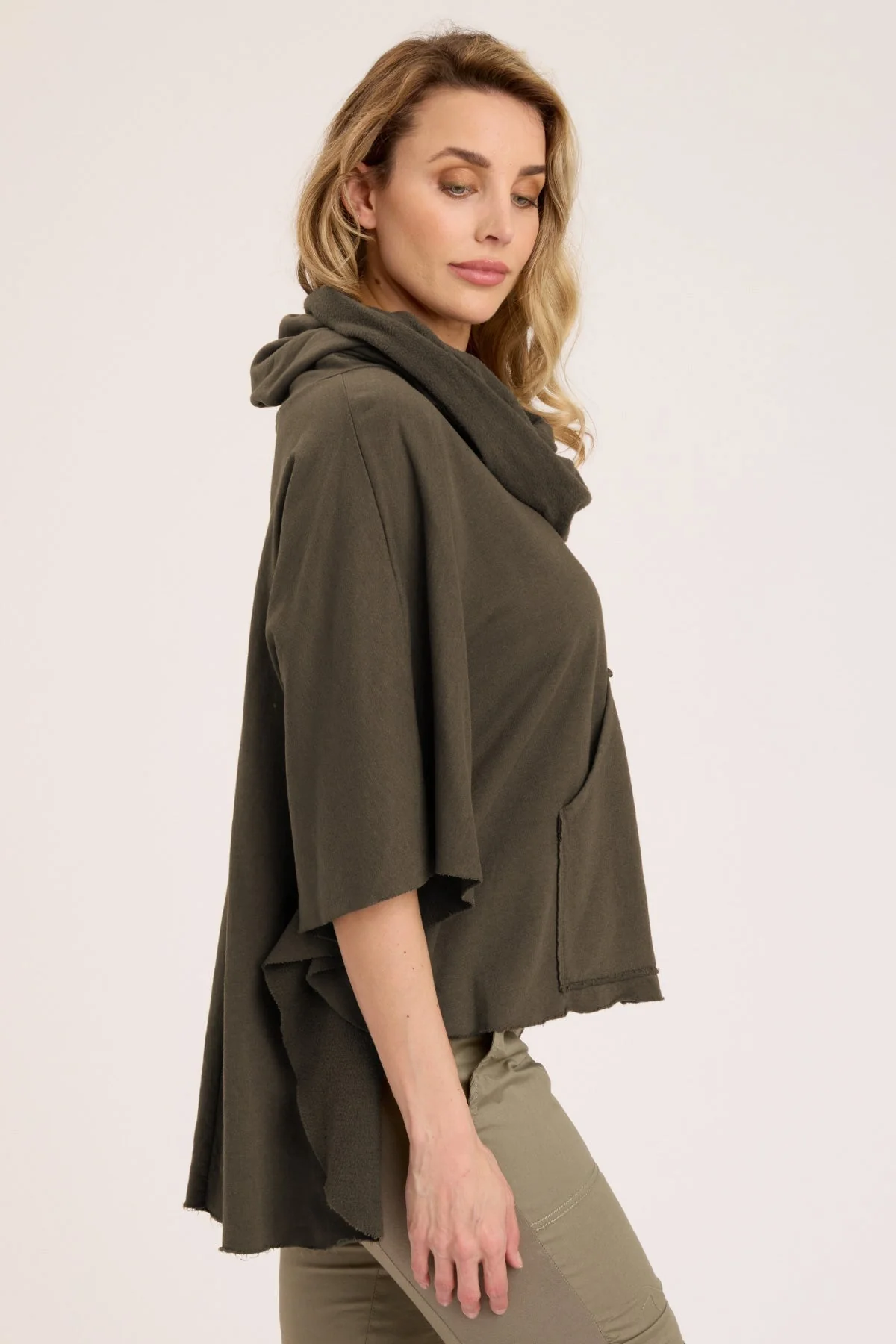 Paige Poncho - Puhuasuan