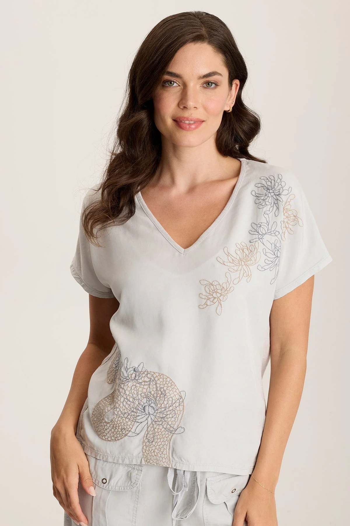 Jolina Twill V-Neck Embroidered Tee - Puhuasuan