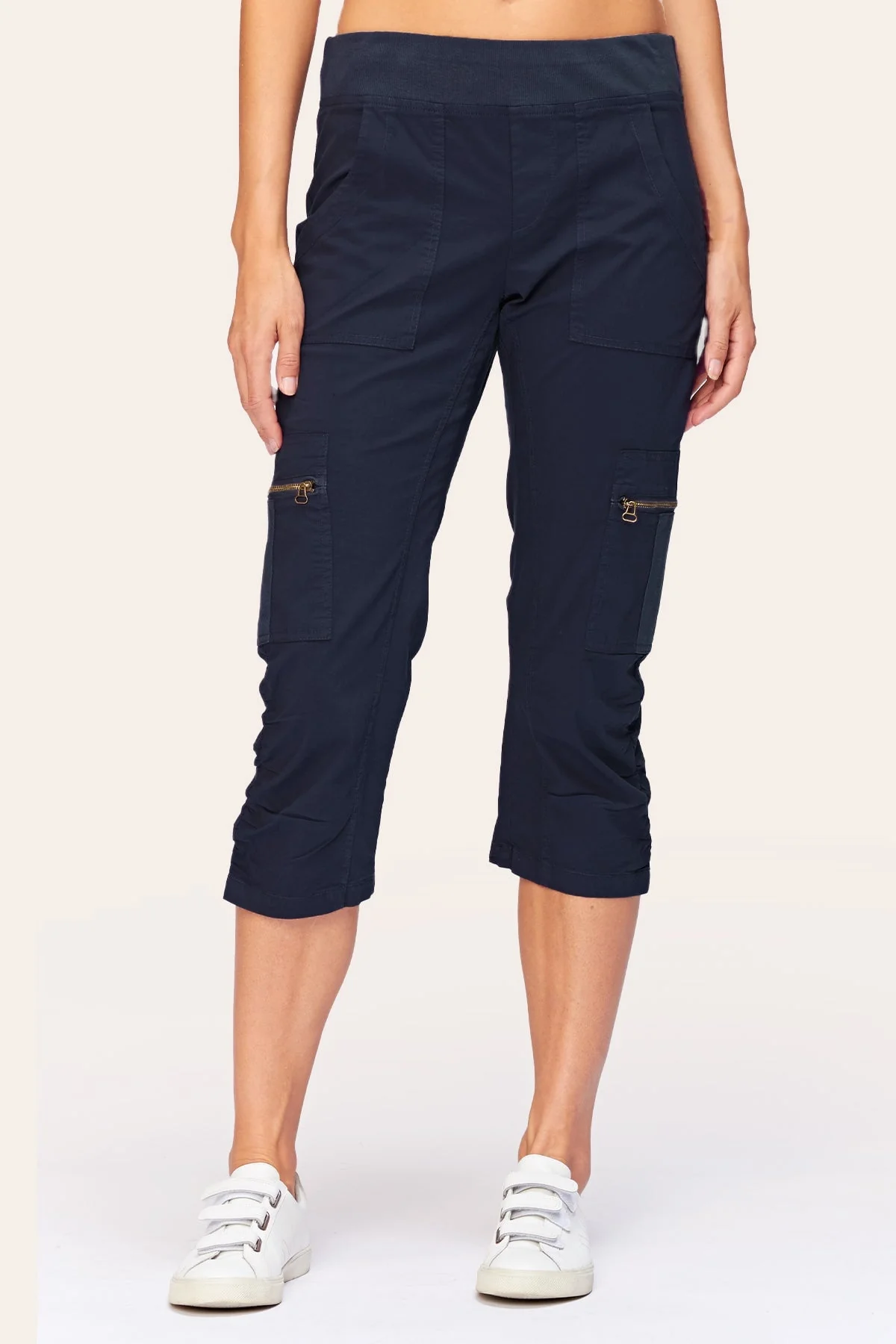 Nadia Crop - Puhuasuan