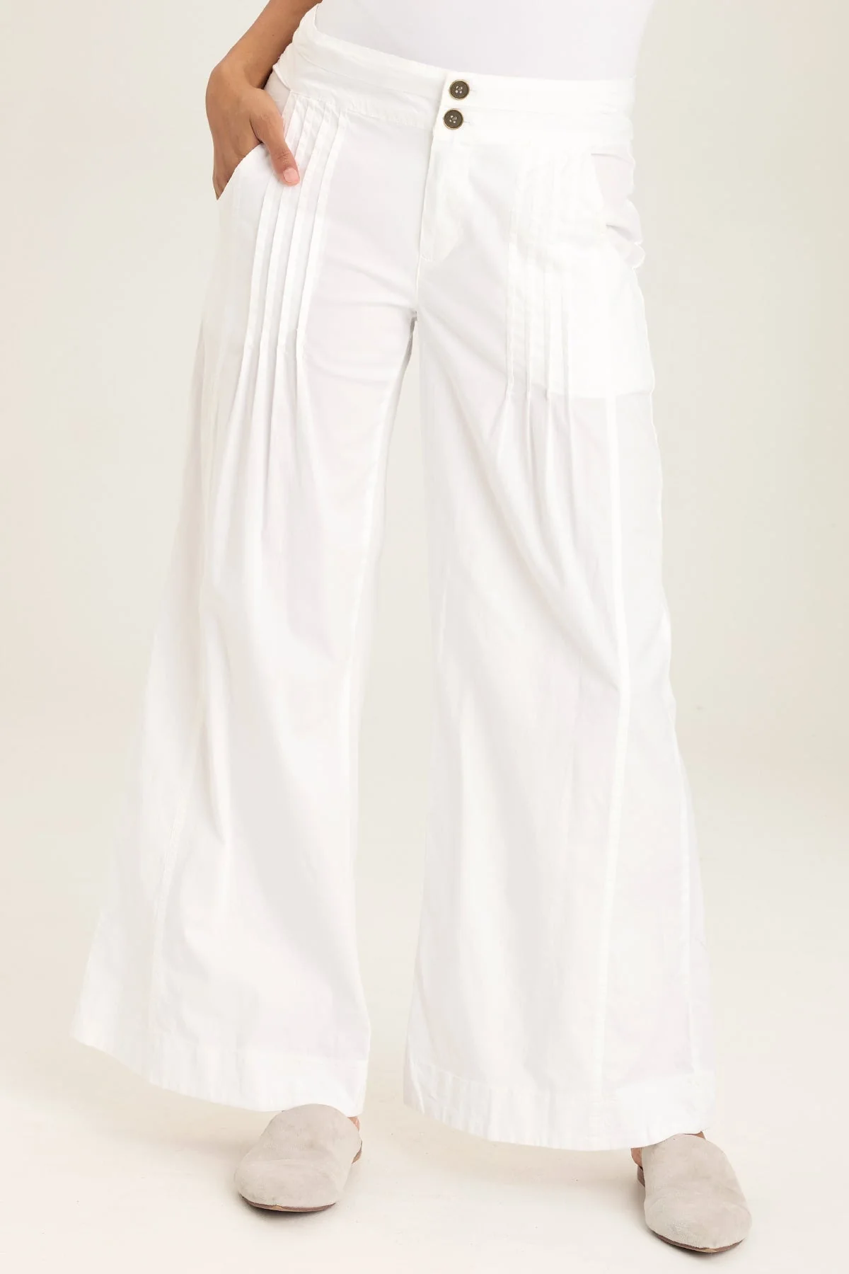 Rebecca Pant - Puhuasuan