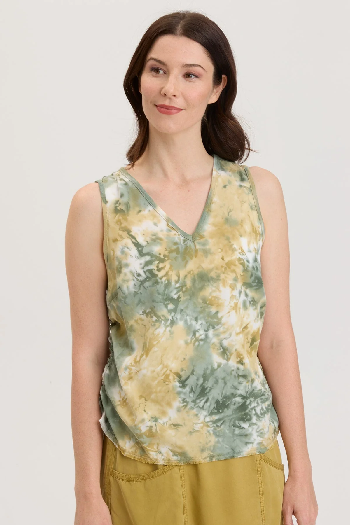 Ileana Tank - Puhuasuan