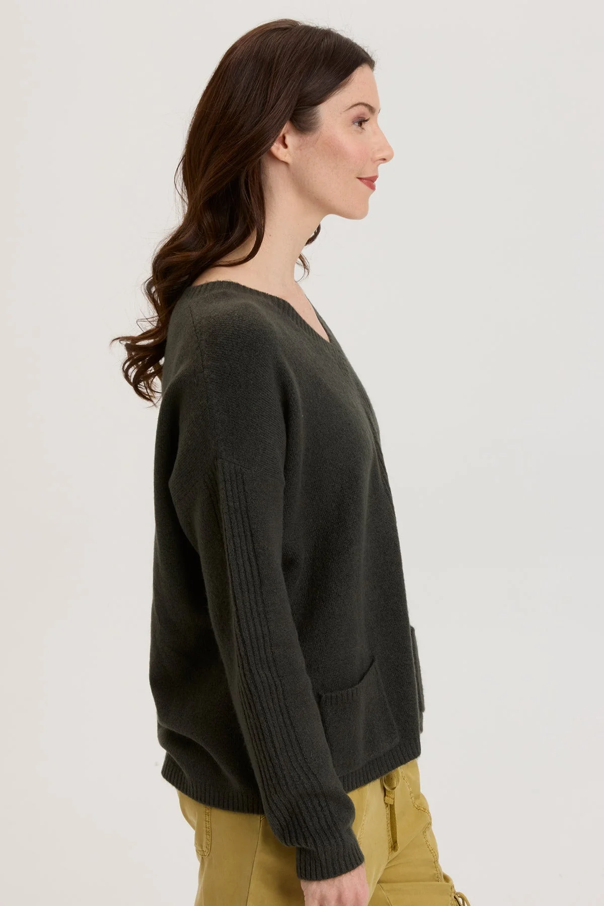 Gresham V-Neck - Puhuasuan