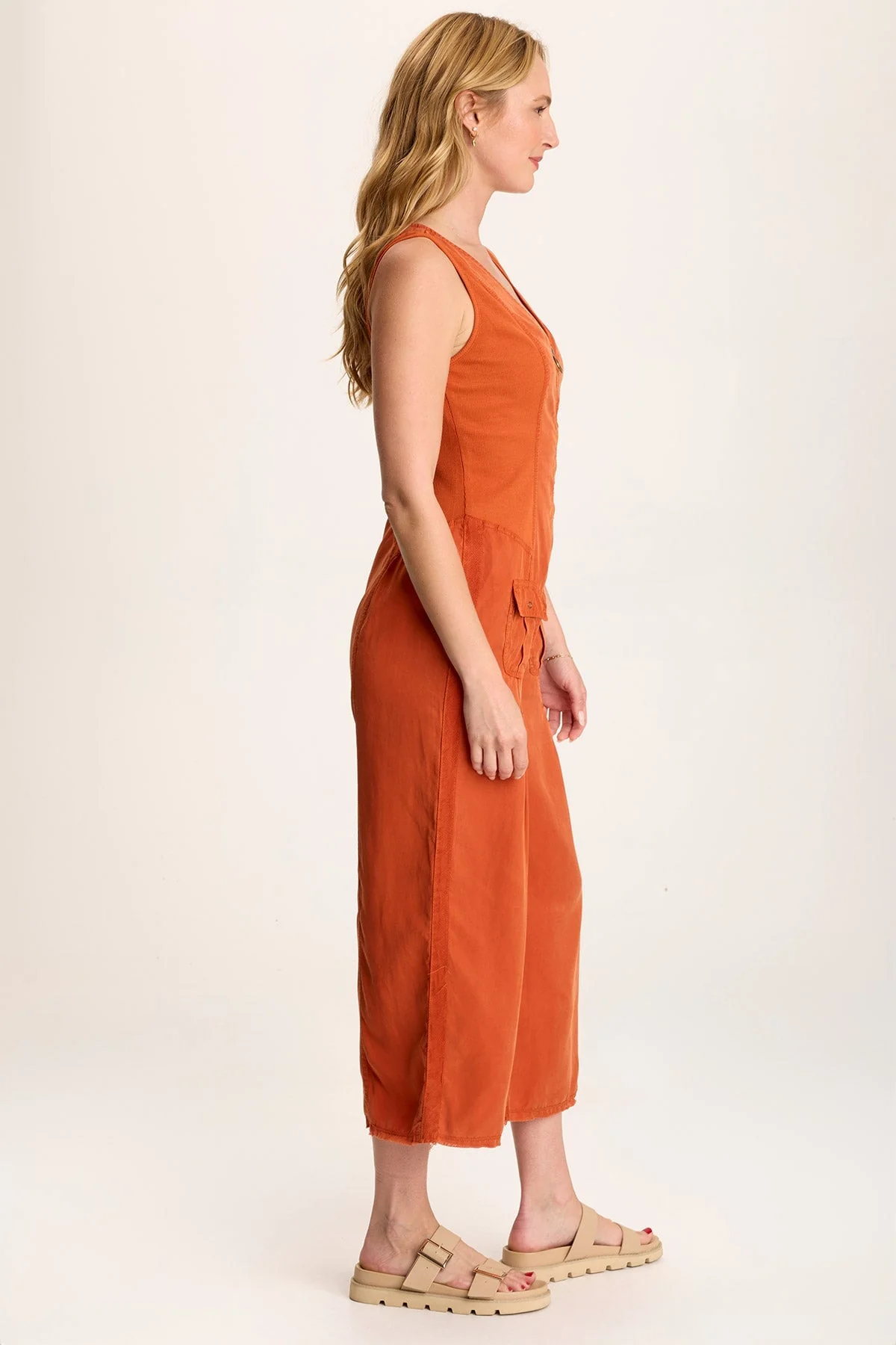 Linette Jumpsuit with V-Neck and Adjustable Straps - Puhuasuan