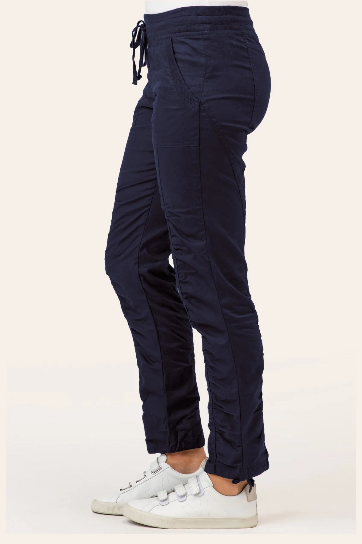 Jules Pant - Puhuasuan